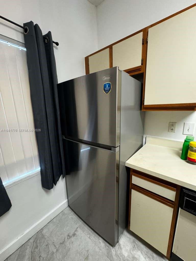 SUMMERBREEZE CONDO - Residential Lease