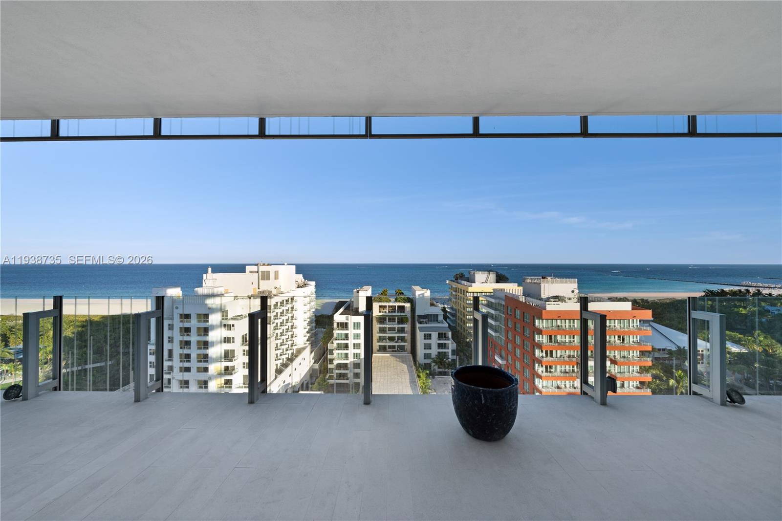 GLASS 120 CONDO - Residential