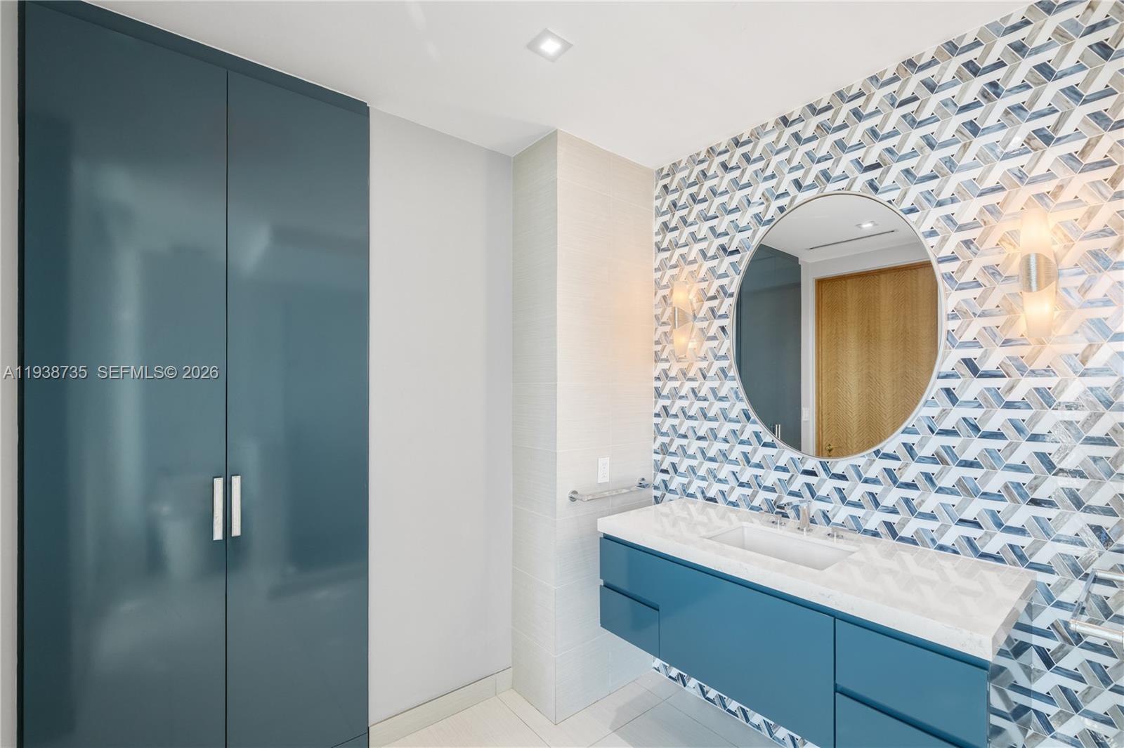 GLASS 120 CONDO - Residential