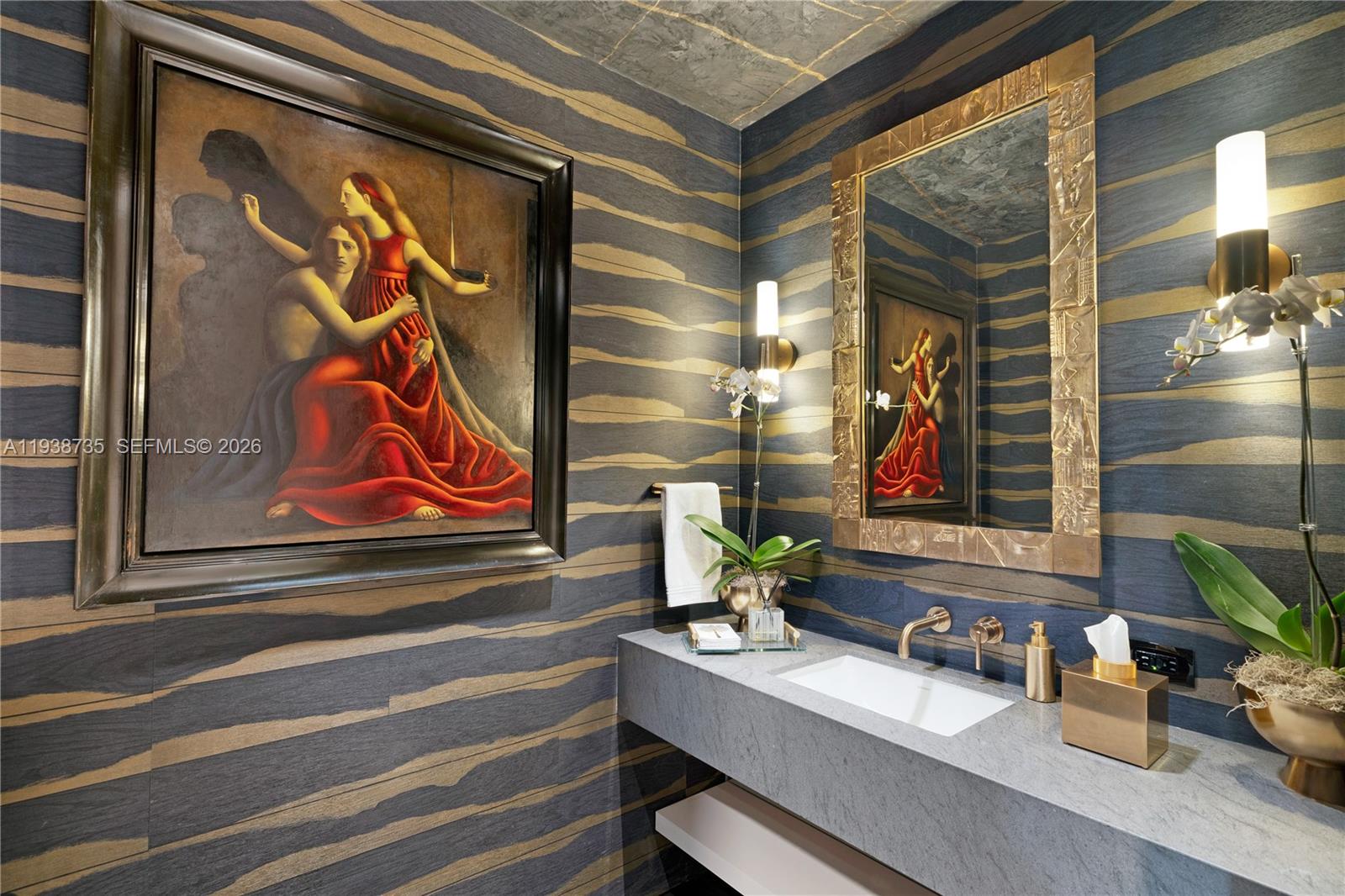 GLASS 120 CONDO - Residential