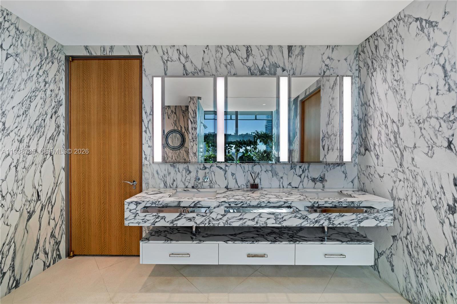 GLASS 120 CONDO - Residential