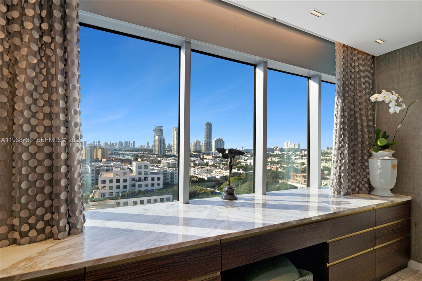 GLASS 120 CONDO - Residential