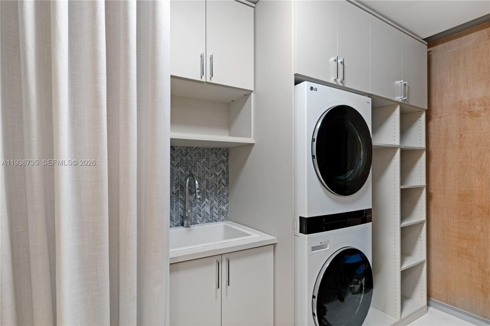 GLASS 120 CONDO - Residential