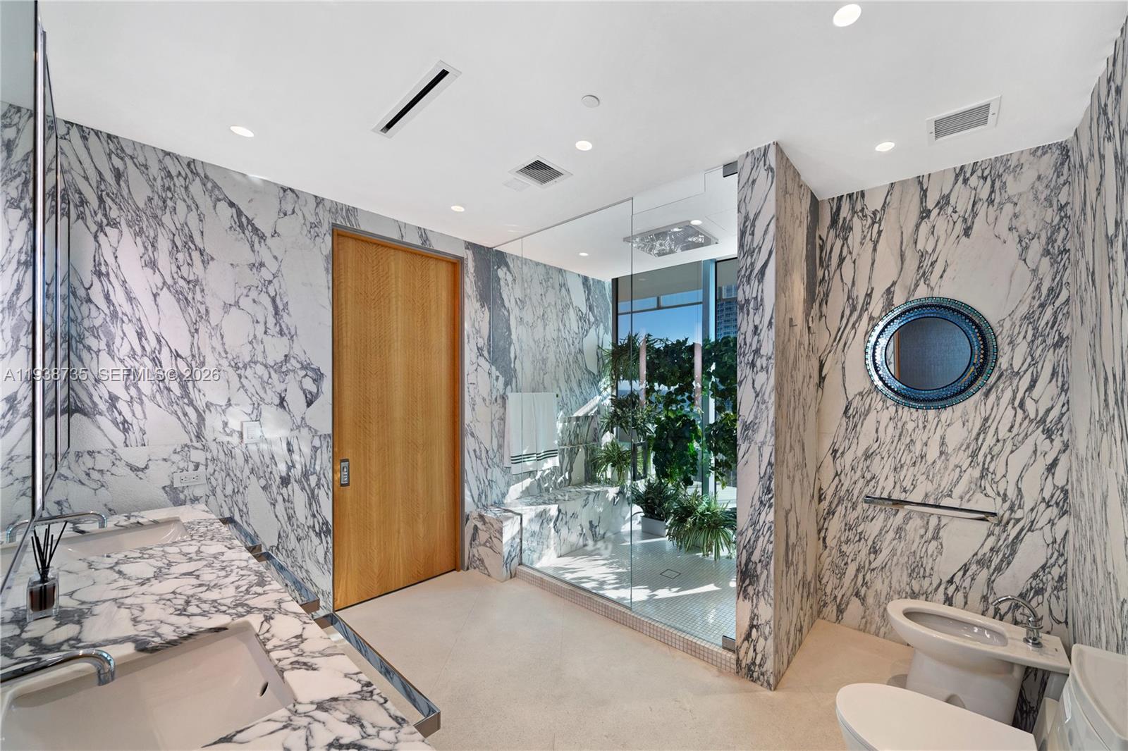 GLASS 120 CONDO - Residential