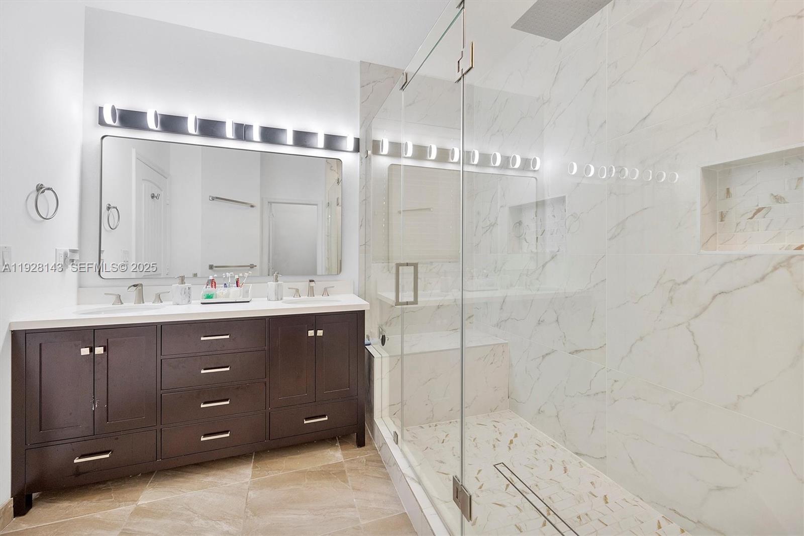 HEMINGWAY POINT - Residential