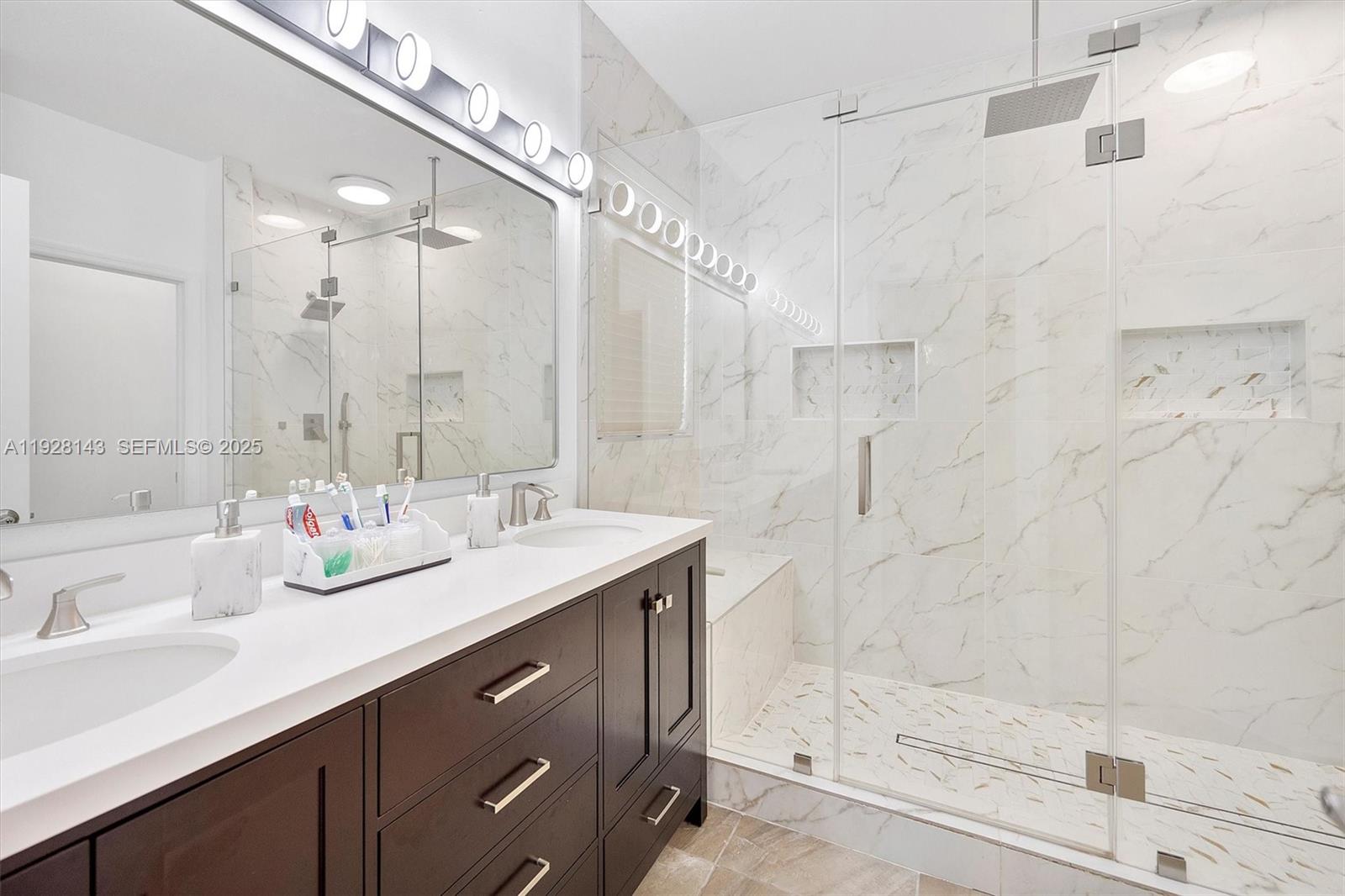 HEMINGWAY POINT - Residential