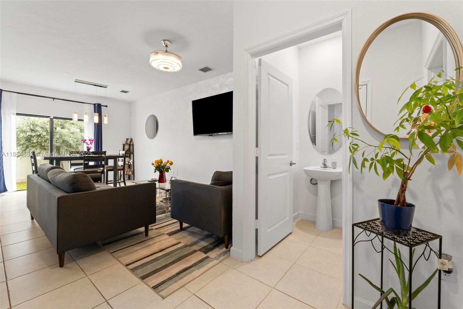 VISTA LAGO - Residential