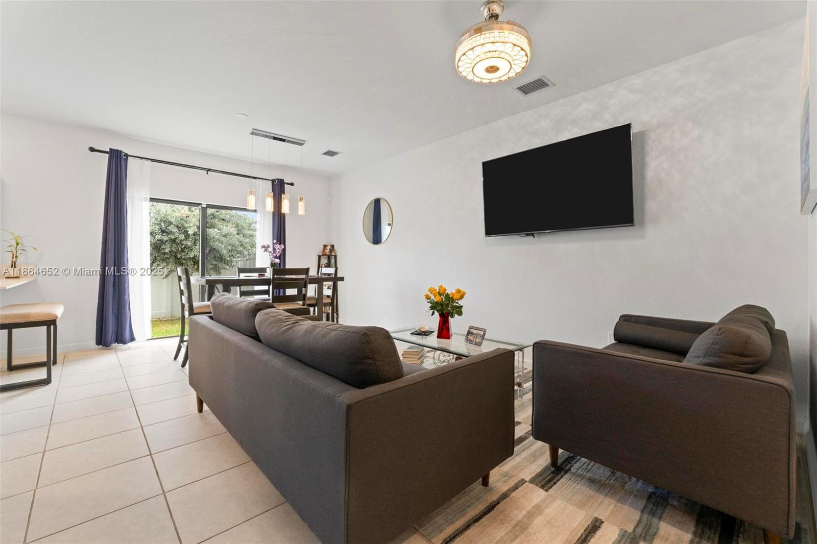 VISTA LAGO - Residential