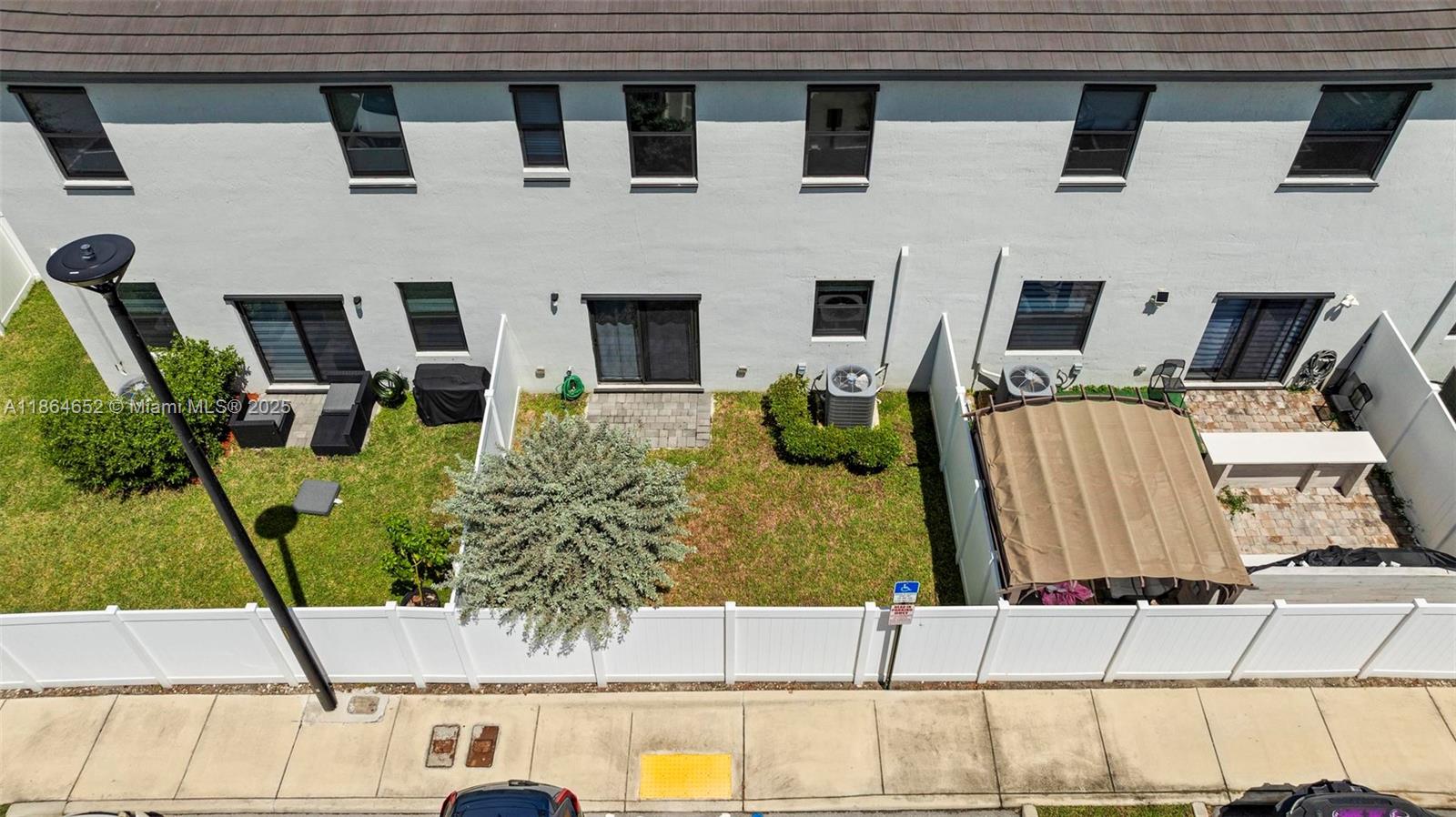 VISTA LAGO - Residential