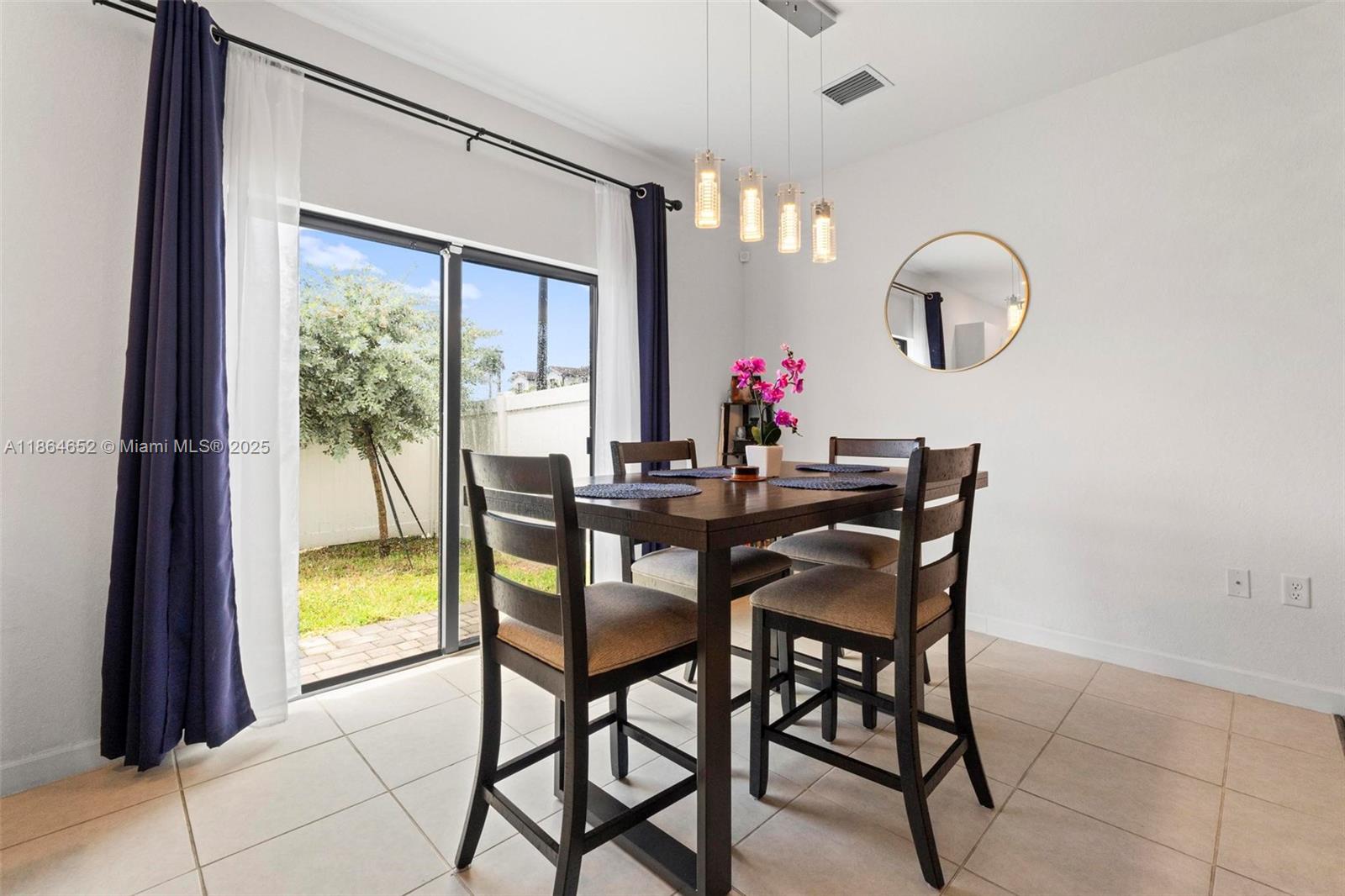 VISTA LAGO - Residential