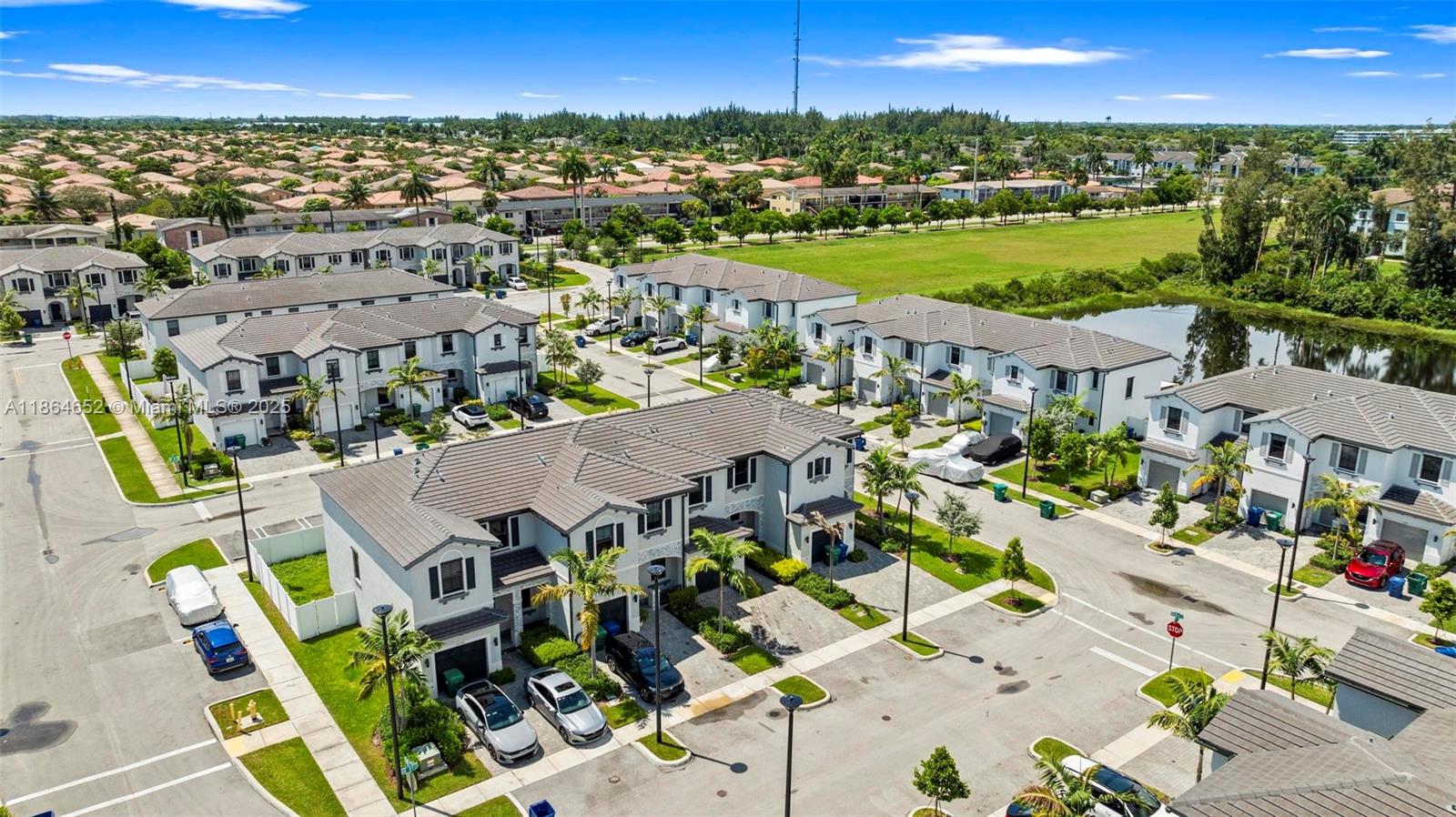 VISTA LAGO - Residential