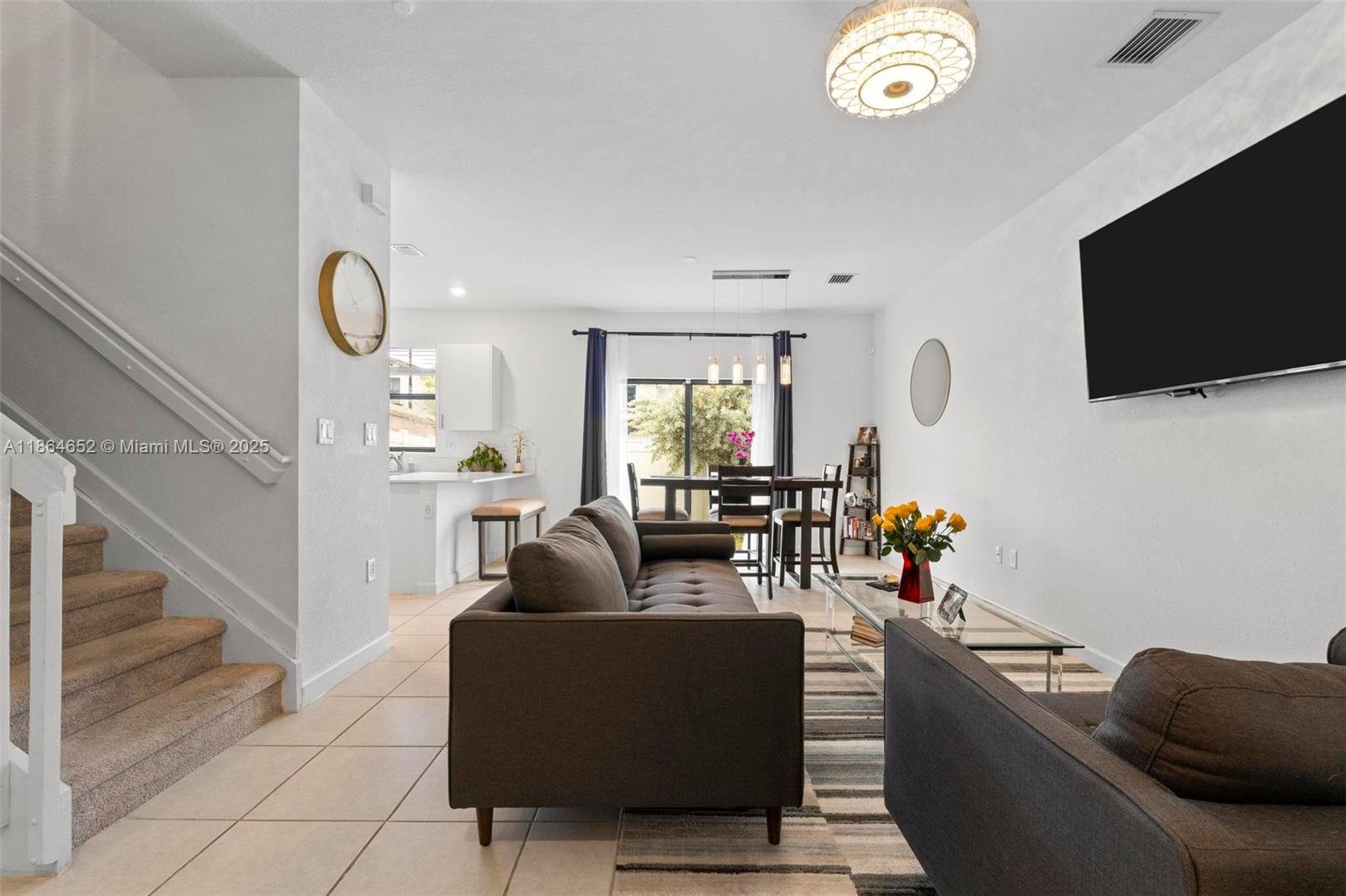 VISTA LAGO - Residential