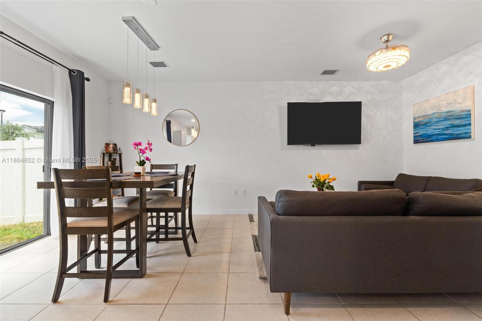 VISTA LAGO - Residential