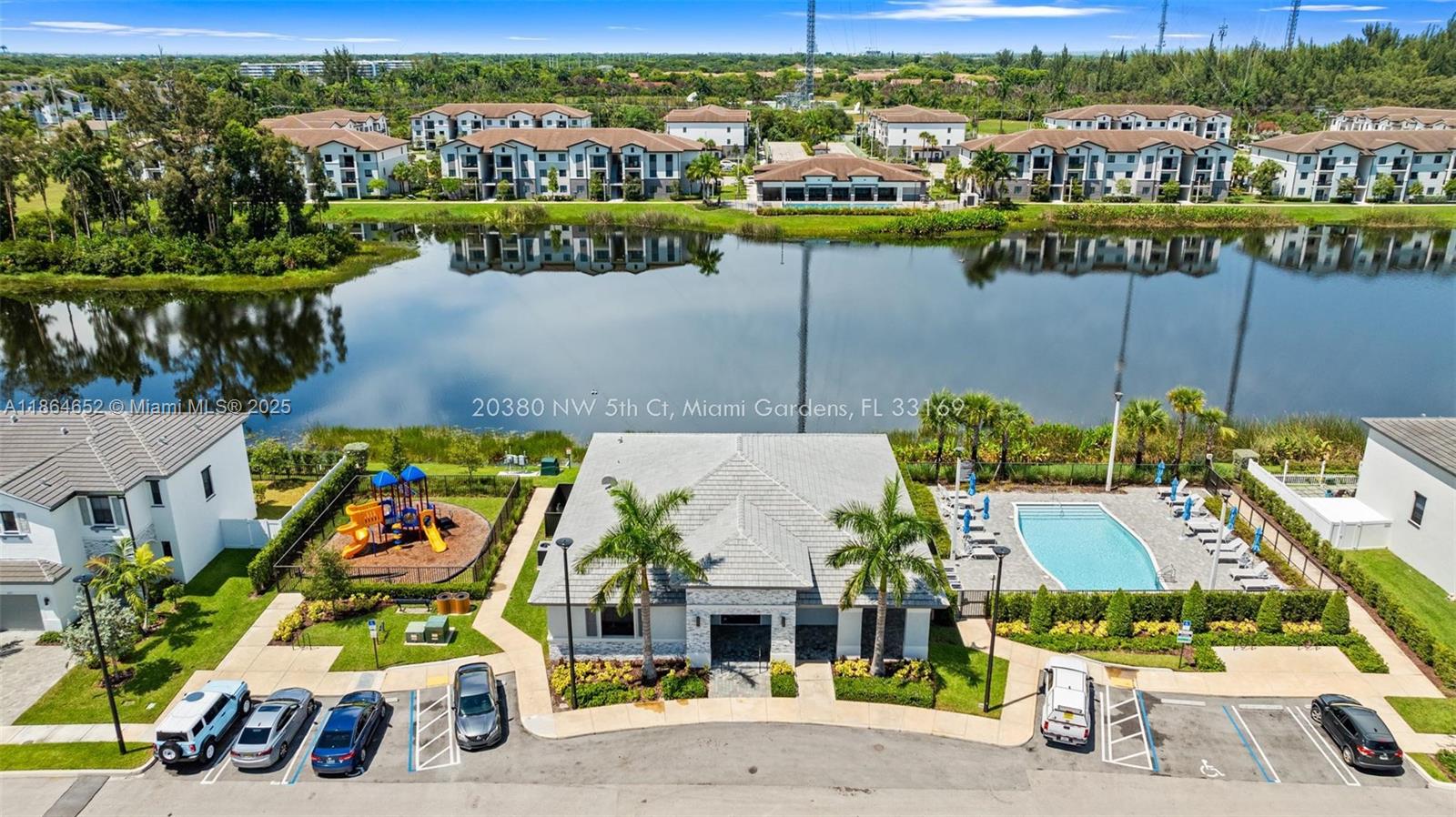 VISTA LAGO - Residential