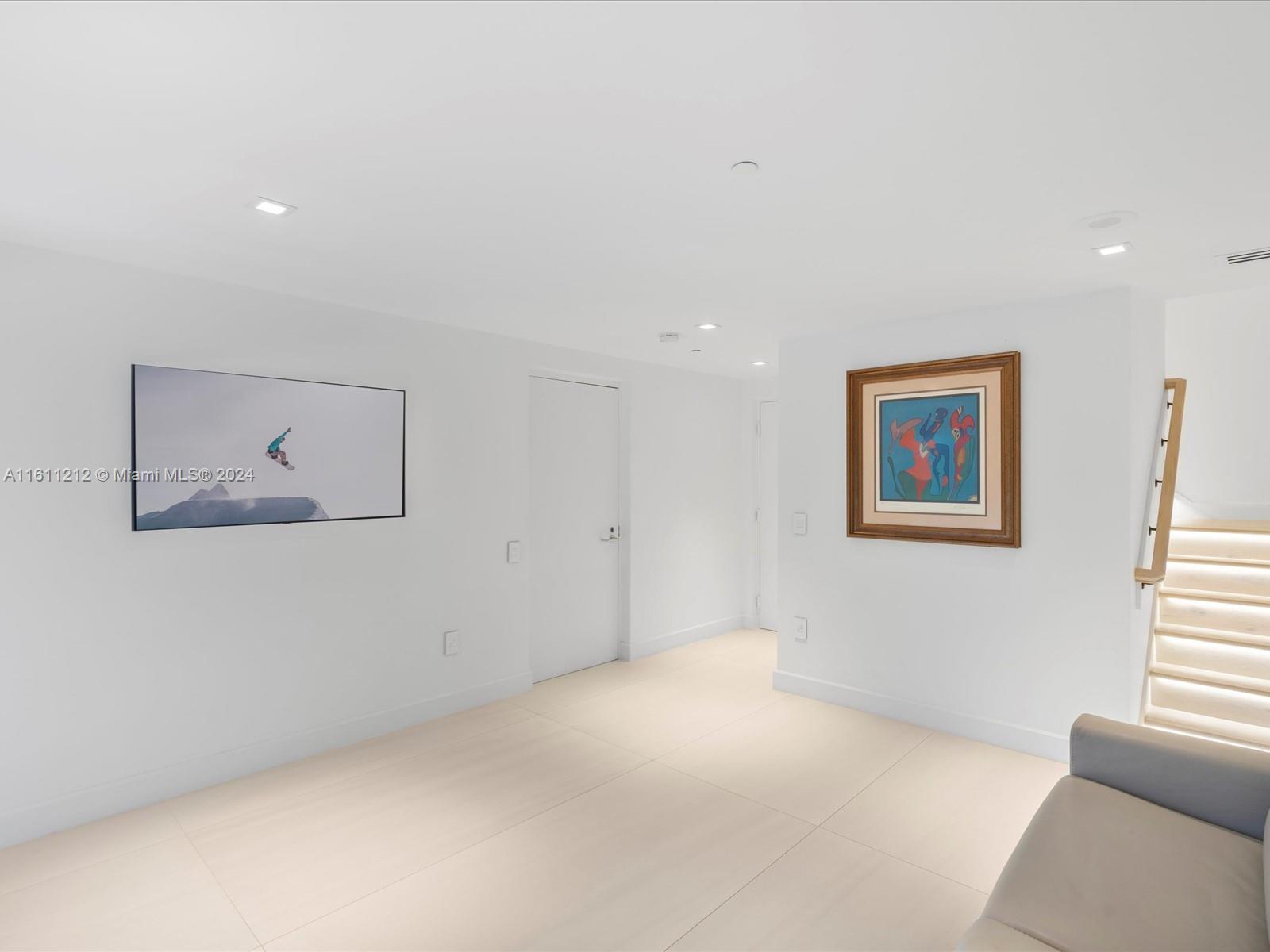 OCEANIA V CONDO - Residential