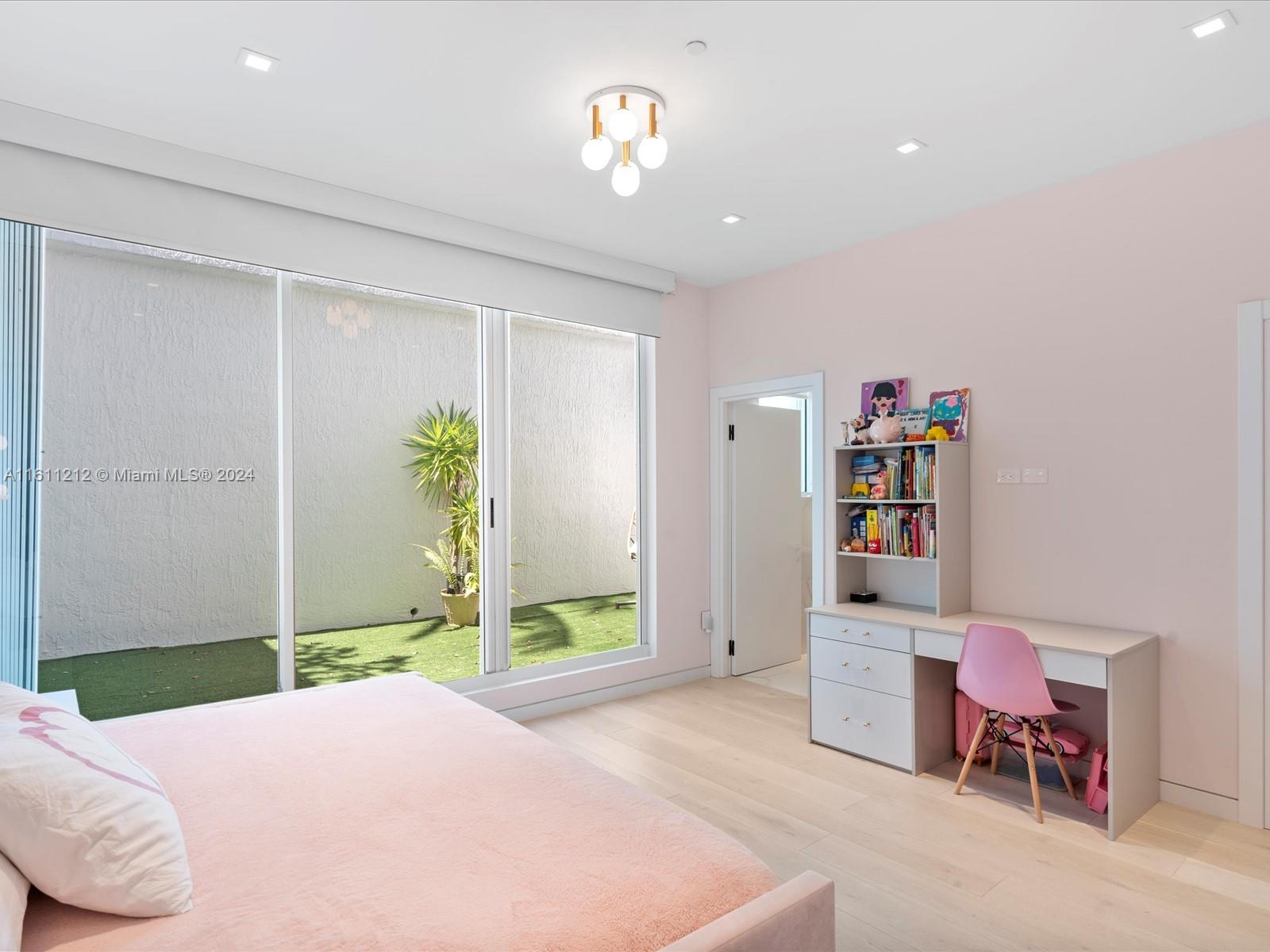 OCEANIA V CONDO - Residential