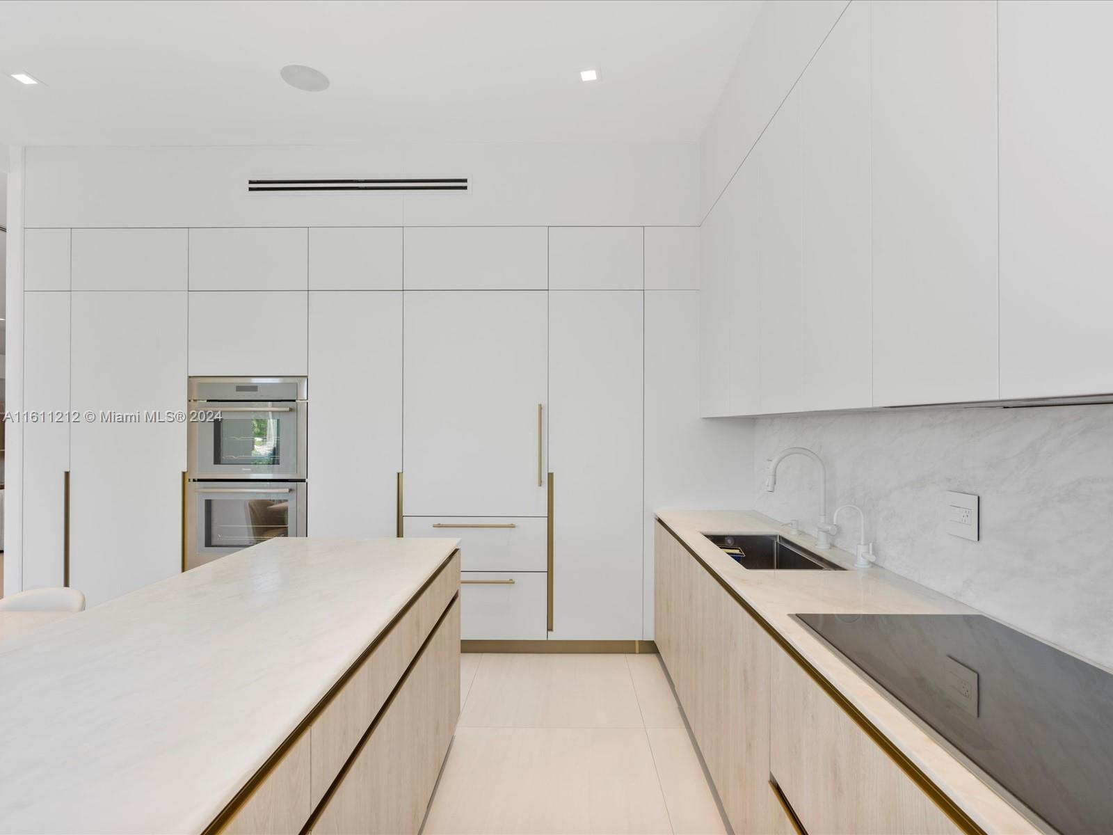 OCEANIA V CONDO - Residential