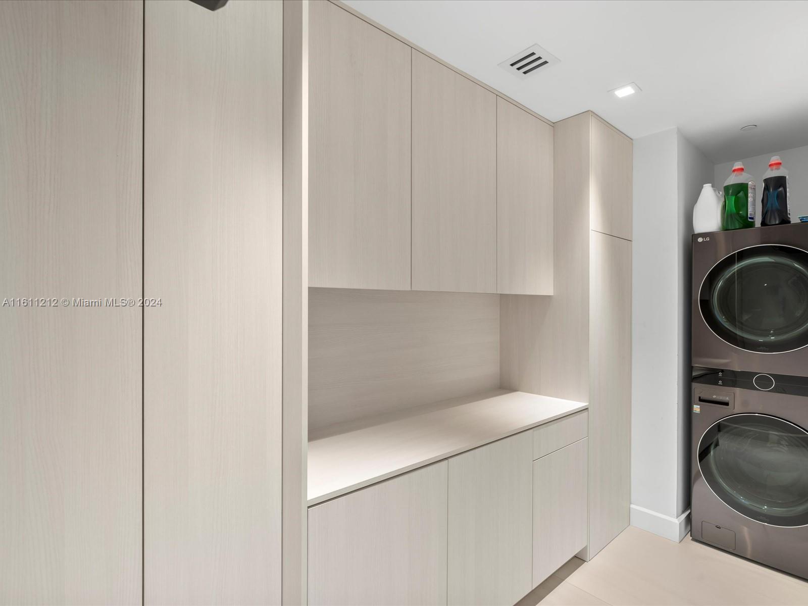 OCEANIA V CONDO - Residential
