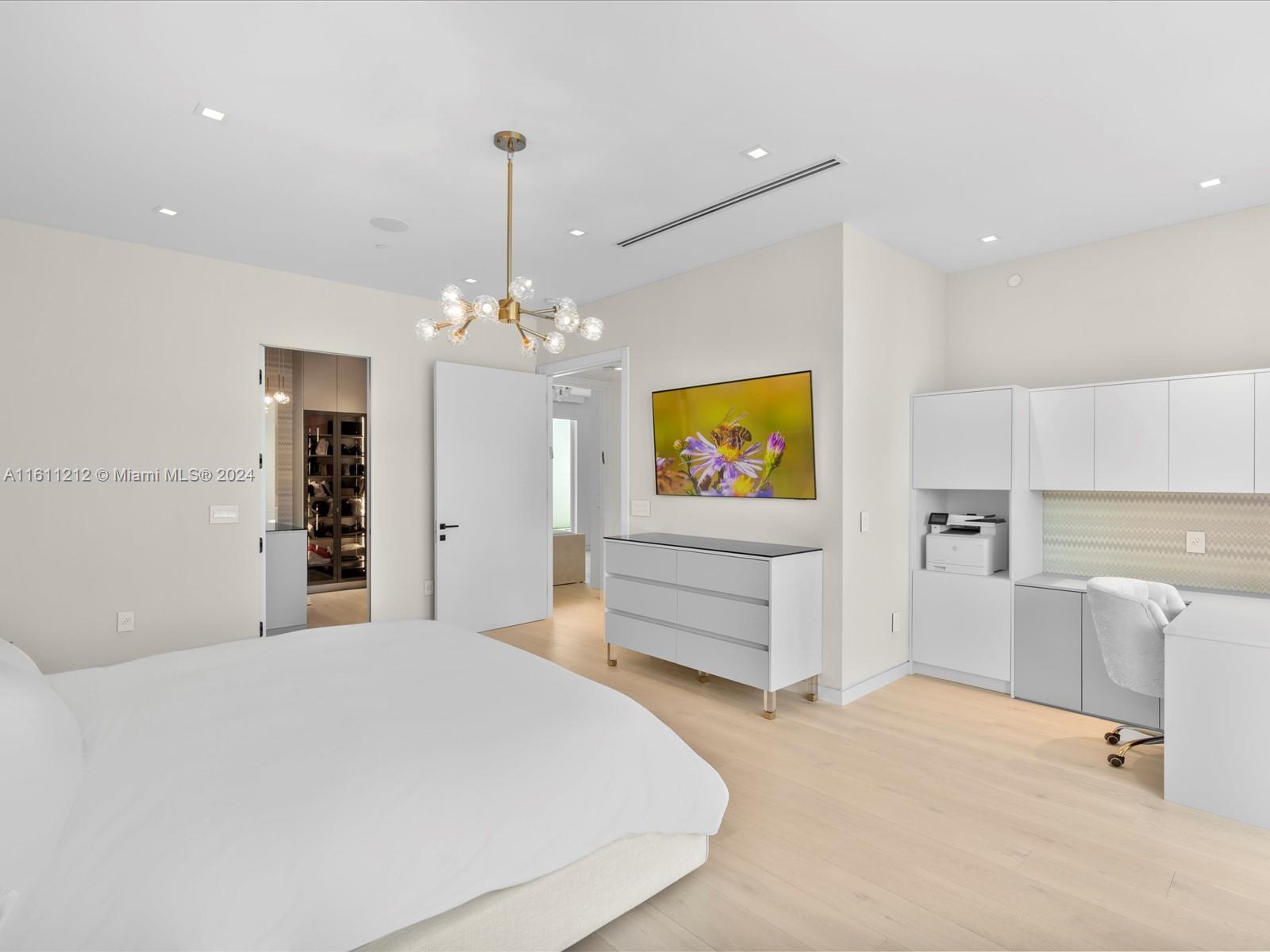 OCEANIA V CONDO - Residential