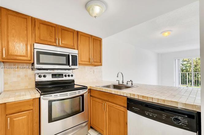 TALL TREES CONDO - Residential Lease