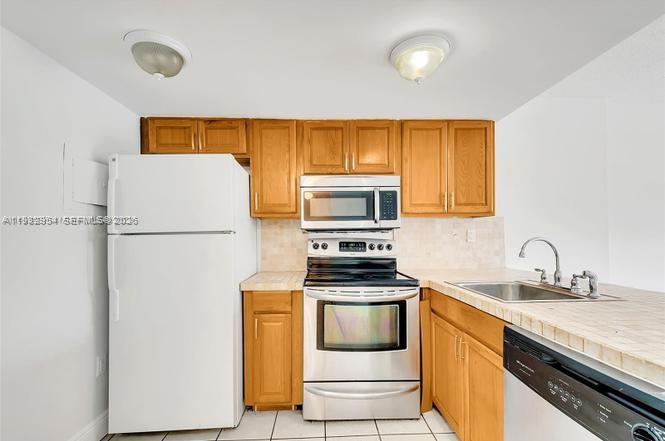 TALL TREES CONDO - Residential Lease