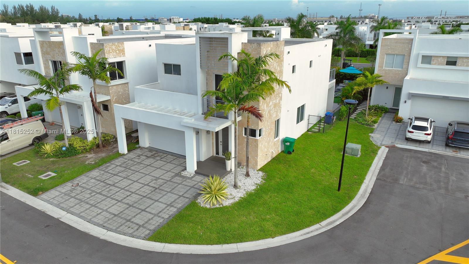 10360 Nw 68th Ter 10360, Doral, Miami-Dade County, Florida - 4 Bedrooms  
4 Bathrooms - 