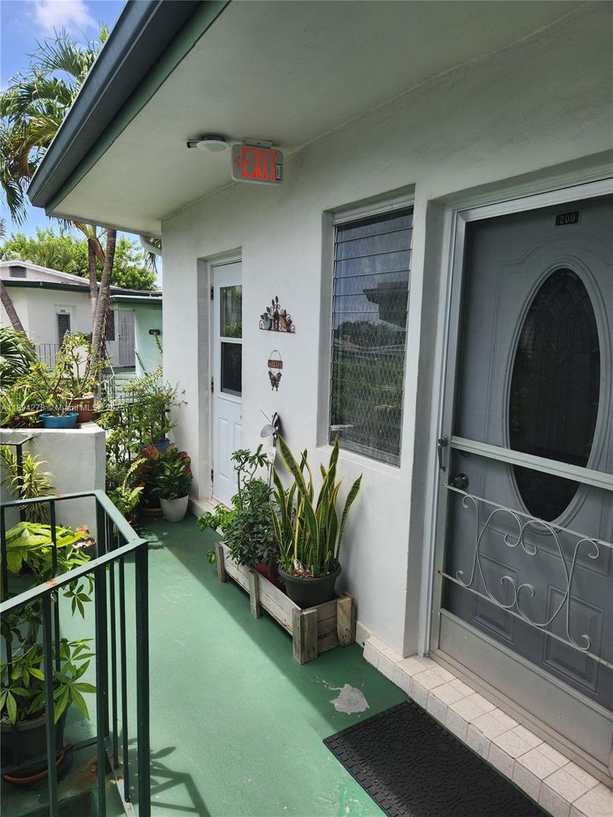 1 bedroom + Den is located in a 55+ community with easy access to shopping centers, grocery store, public transportation, banks, Restaurants, easy access to I-95 and Aventura, very low Condo fee