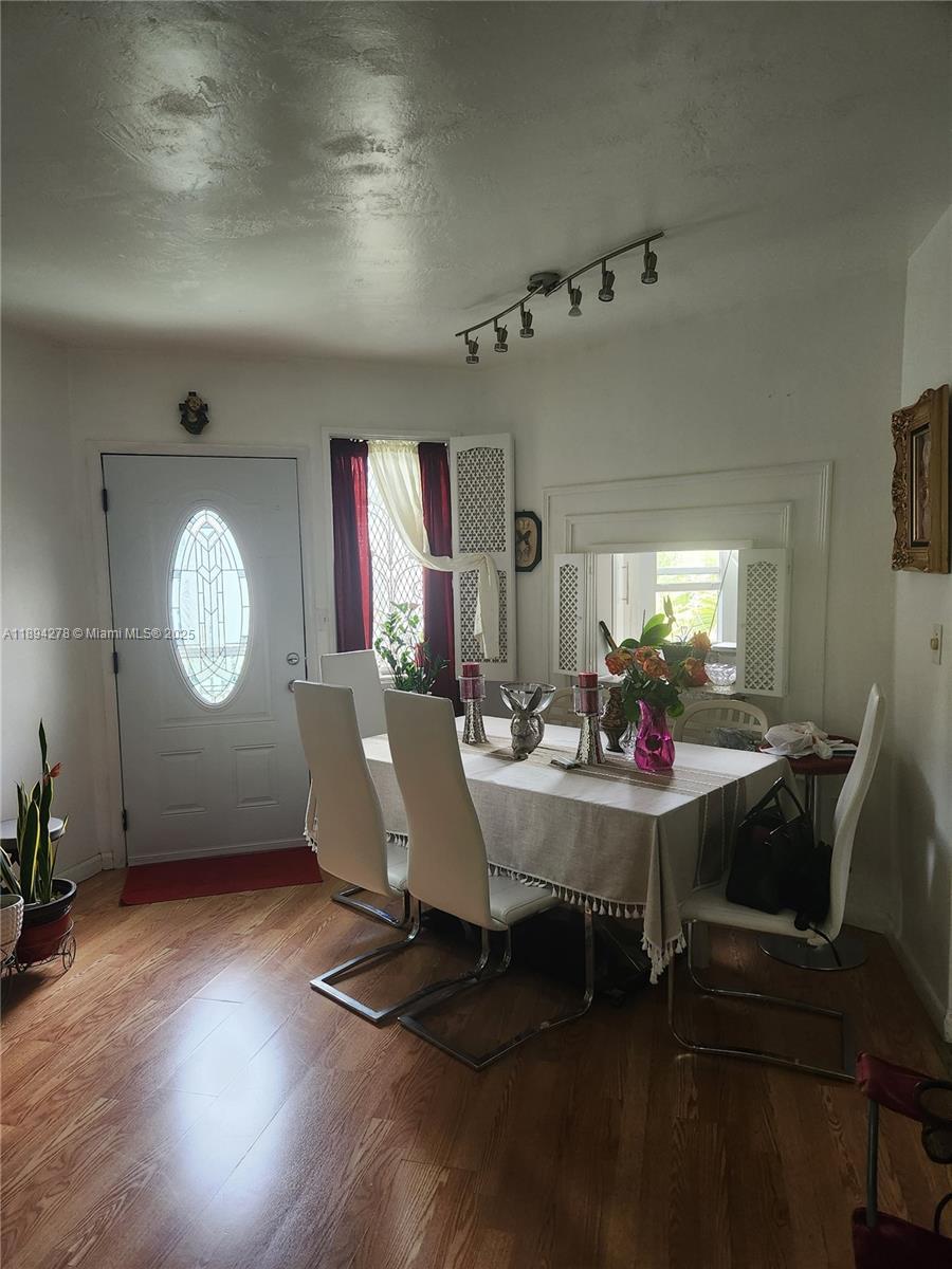 SKY LAKE GARDENS NO 4 CON - Residential