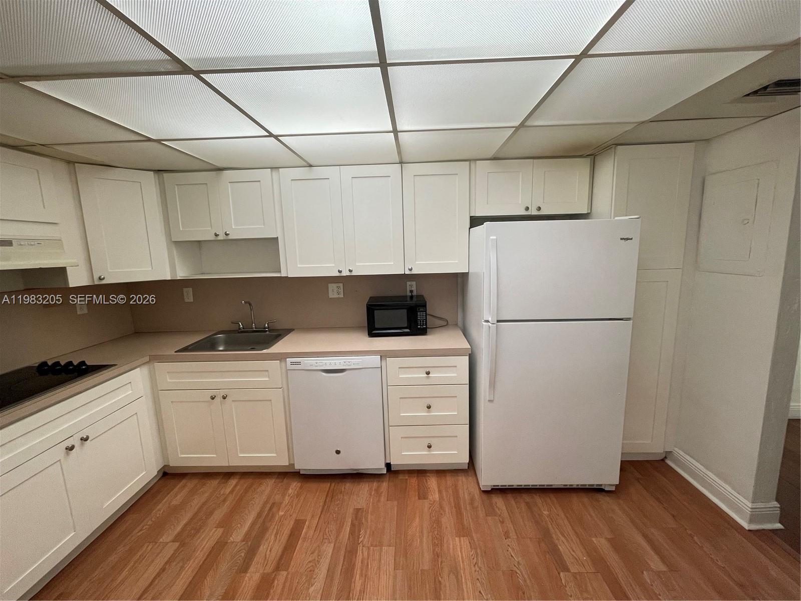 19390 Collins Ave 122