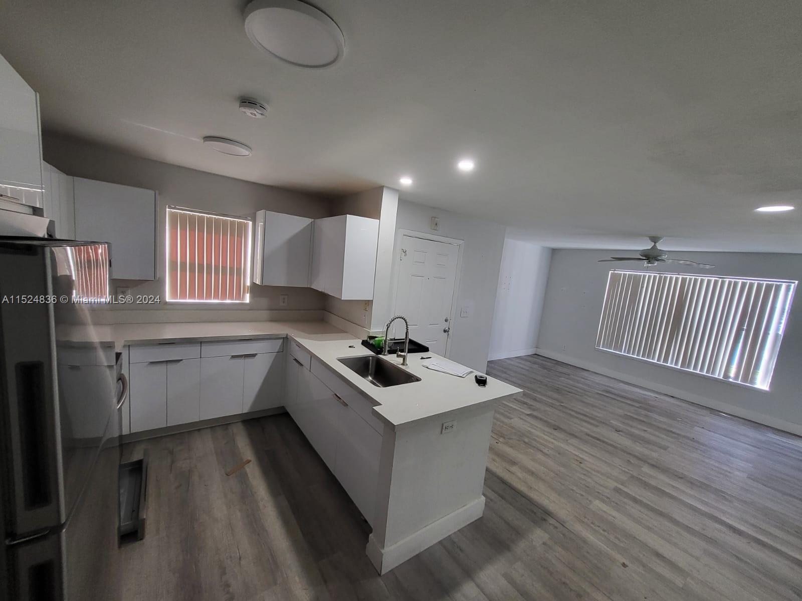 1 bedroom apartment in First Floor, Corner Unit overlooking the pool area in the Beautiful Preserve Community. Washer and Dryer inside the unit. Walk in closet with ample space. The Preserve at Avery Lakes offers a community pool, exercise room, playground along with paved walk-ways around green areas. 
Unit will be painted, bathroom will be fixed**EASY TO SHOW***