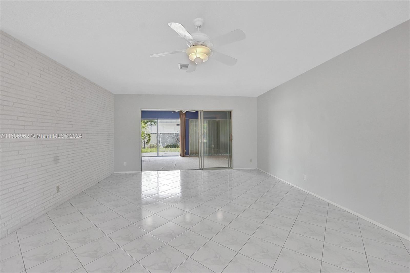 HOLLYWOOD GOLF ESTATES SE - Residential