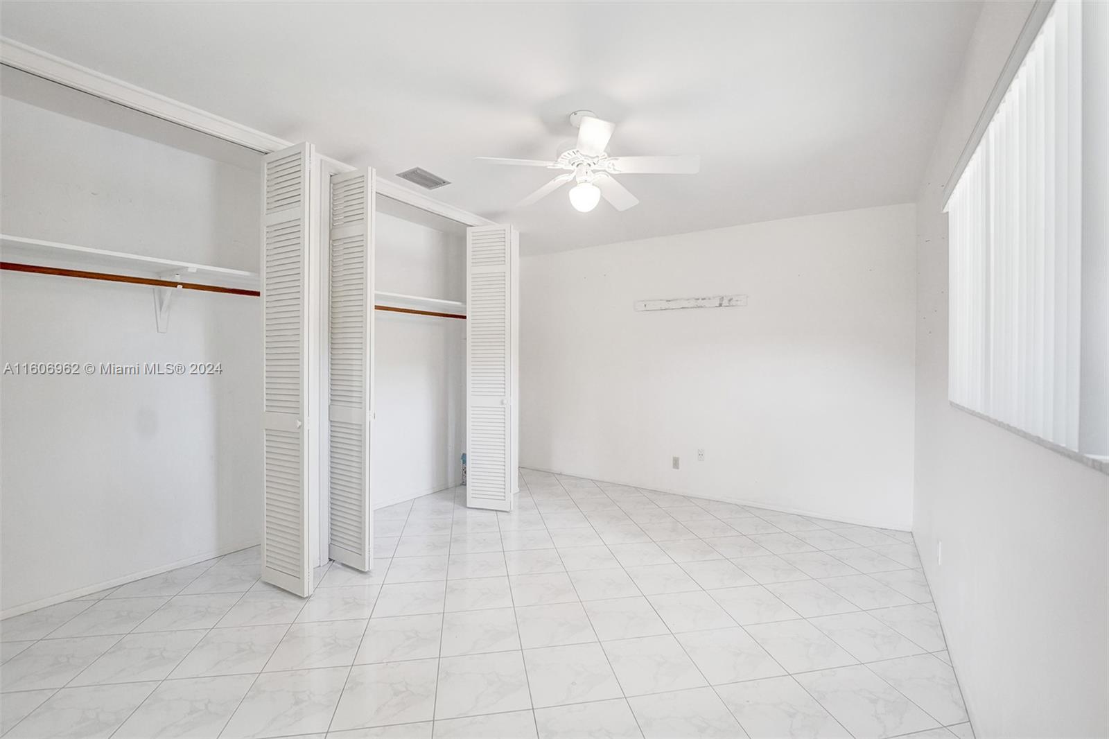 HOLLYWOOD GOLF ESTATES SE - Residential