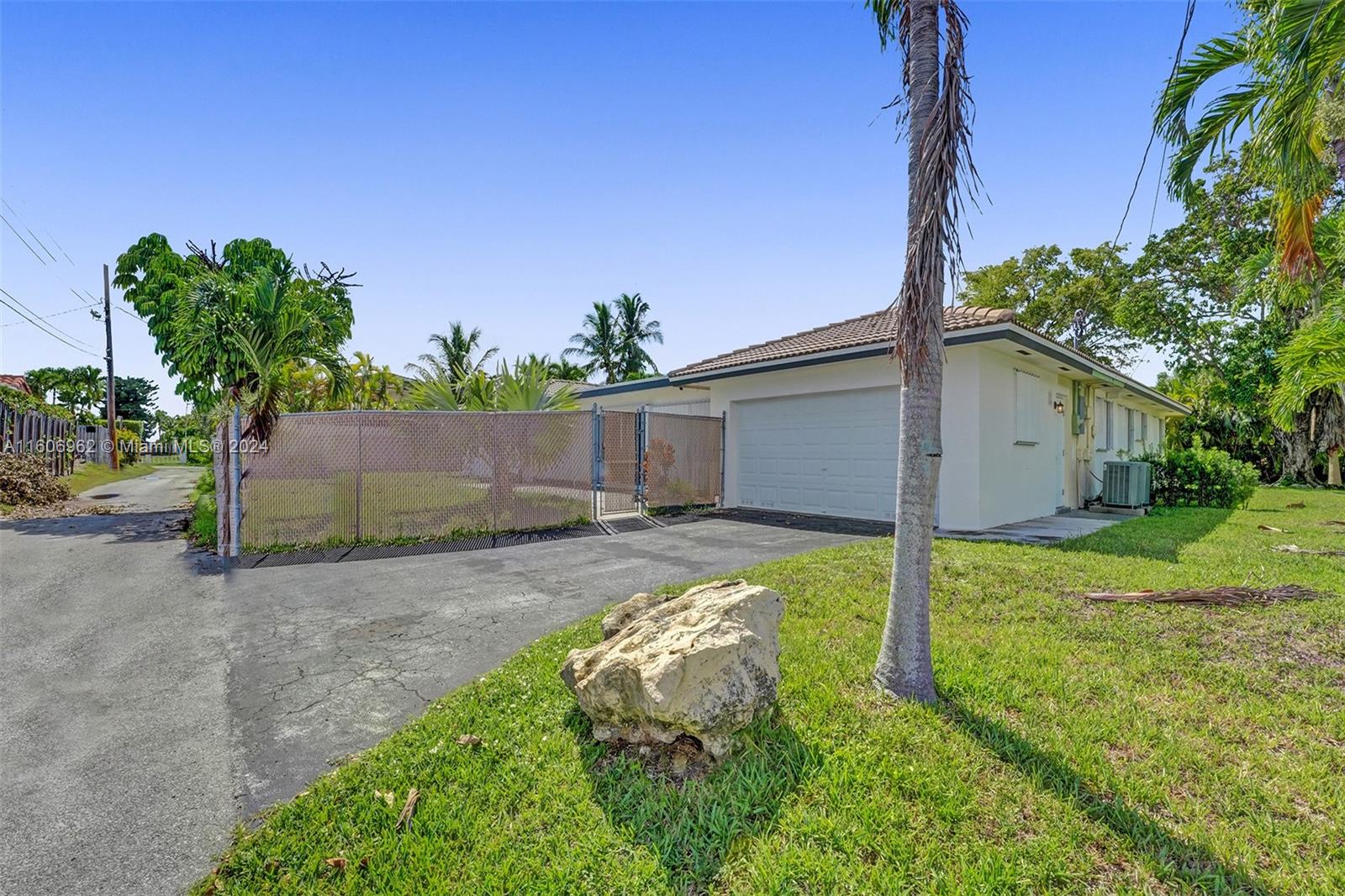 HOLLYWOOD GOLF ESTATES SE - Residential