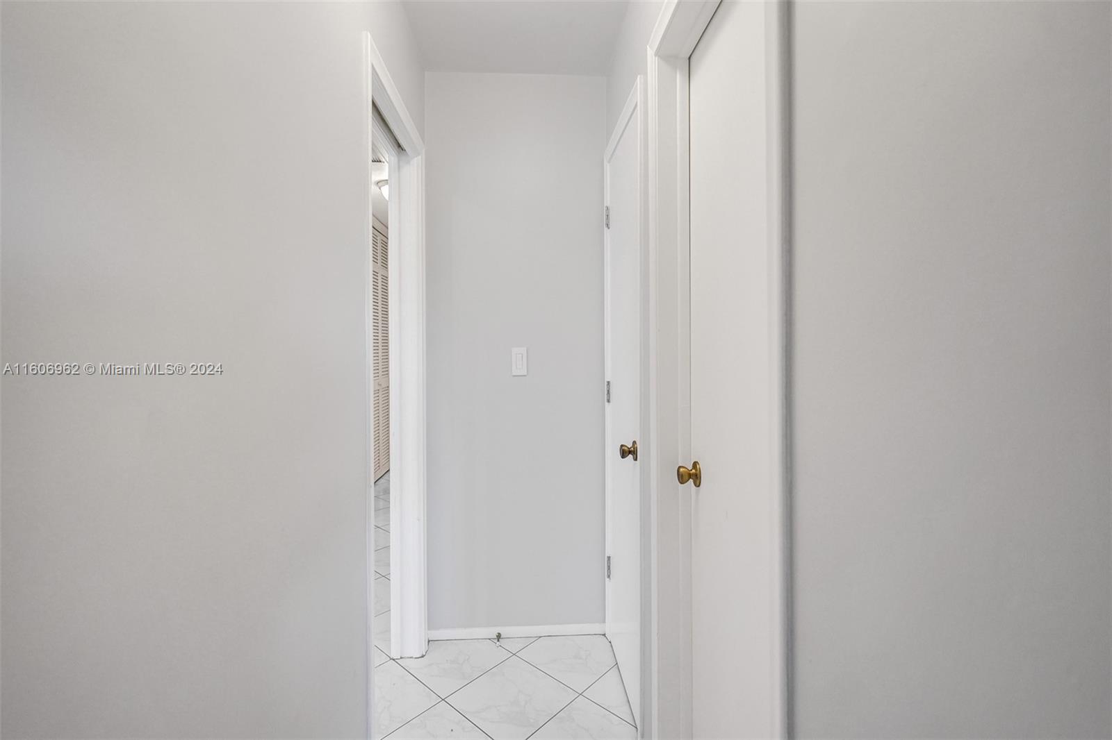 HOLLYWOOD GOLF ESTATES SE - Residential