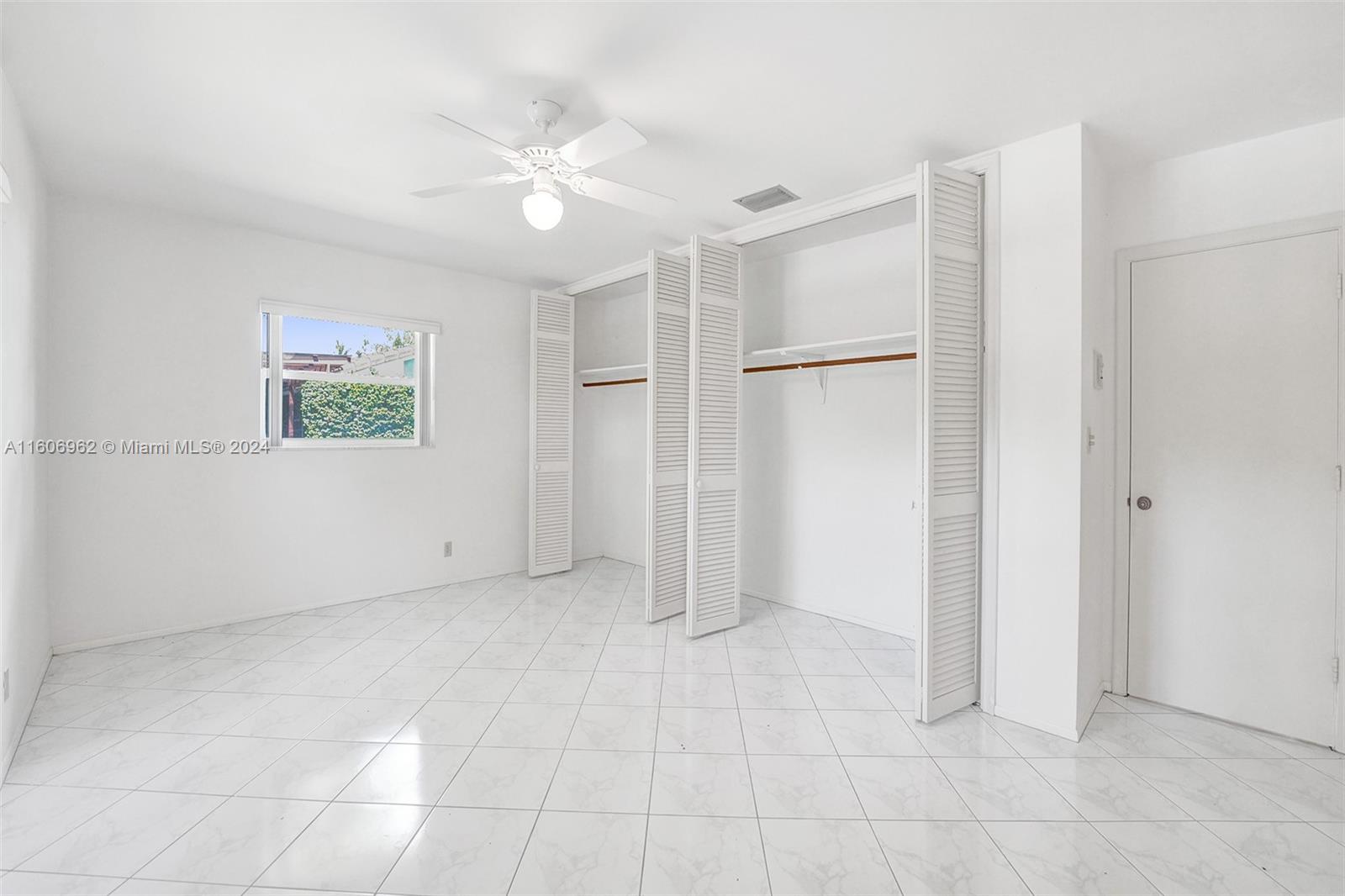 HOLLYWOOD GOLF ESTATES SE - Residential