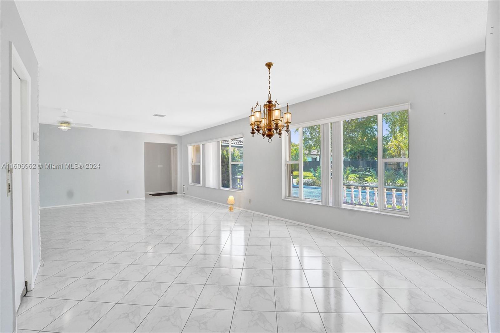 HOLLYWOOD GOLF ESTATES SE - Residential
