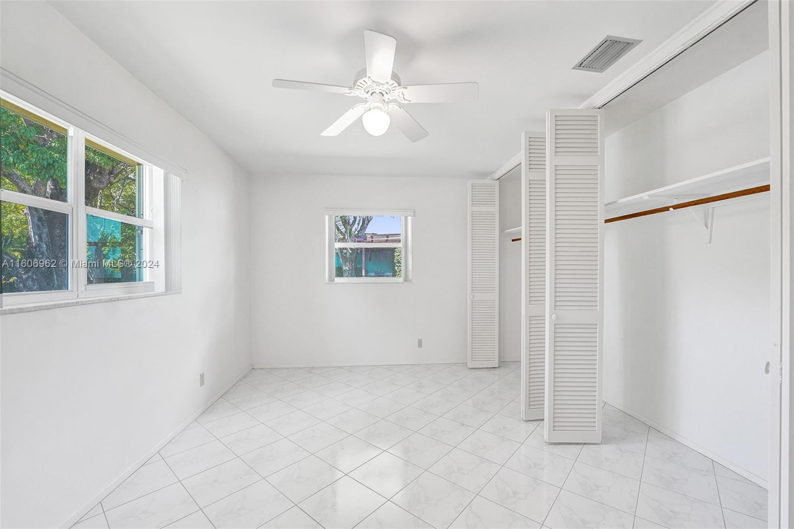 HOLLYWOOD GOLF ESTATES SE - Residential