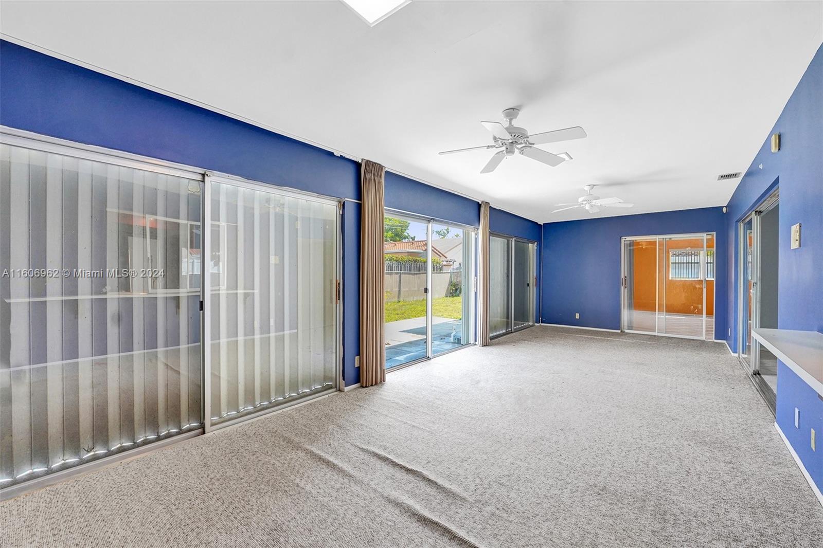 HOLLYWOOD GOLF ESTATES SE - Residential