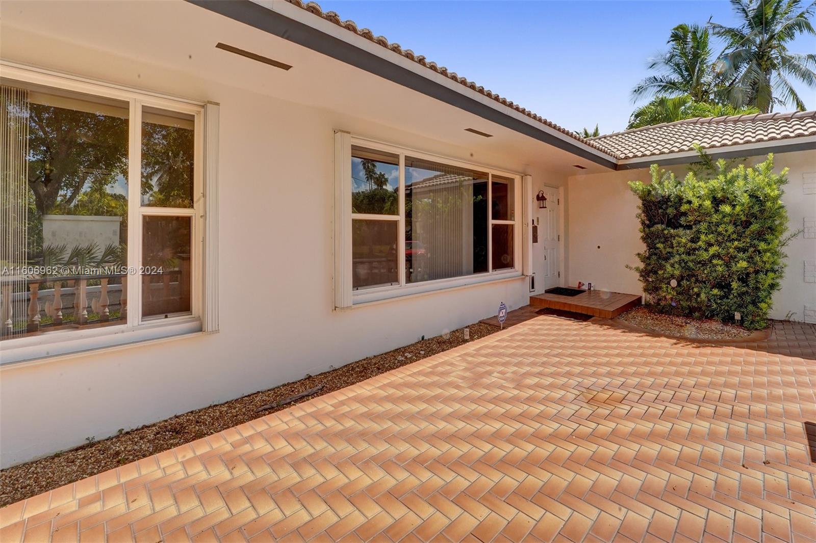 HOLLYWOOD GOLF ESTATES SE - Residential