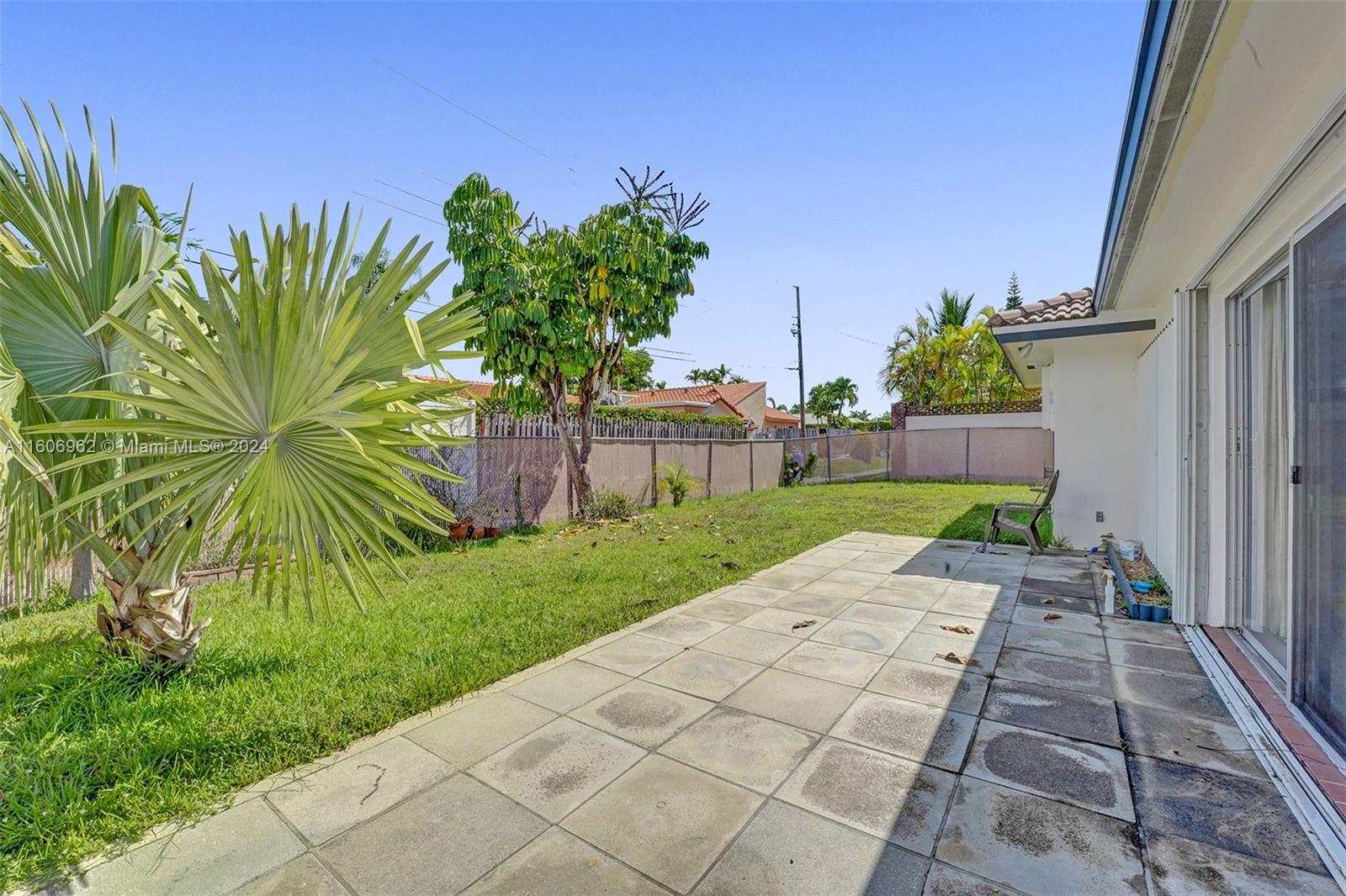 HOLLYWOOD GOLF ESTATES SE - Residential