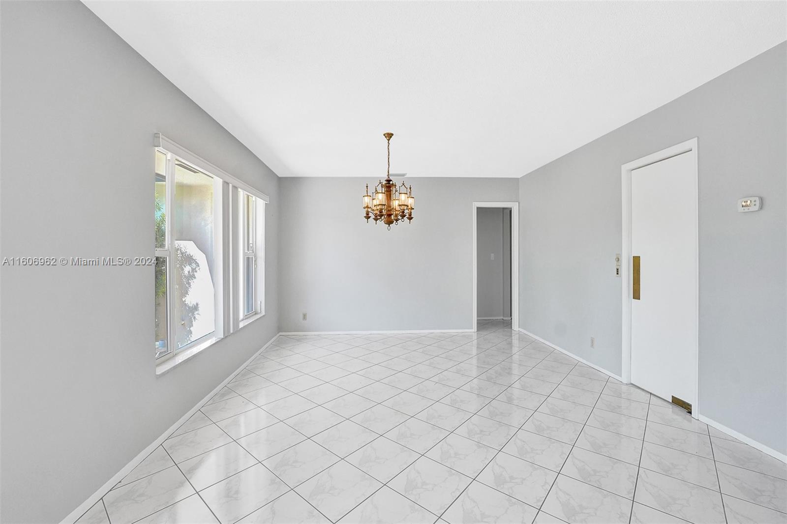 HOLLYWOOD GOLF ESTATES SE - Residential