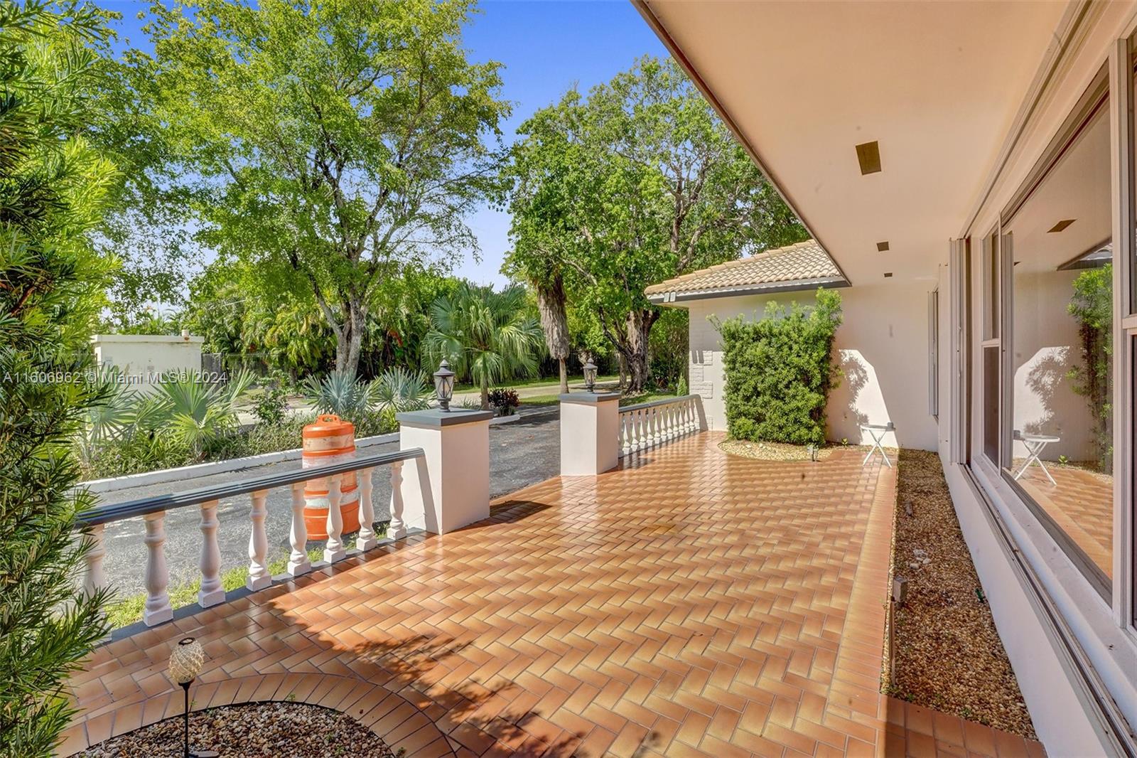 HOLLYWOOD GOLF ESTATES SE - Residential
