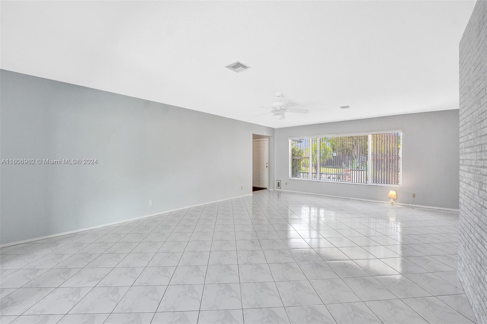HOLLYWOOD GOLF ESTATES SE - Residential