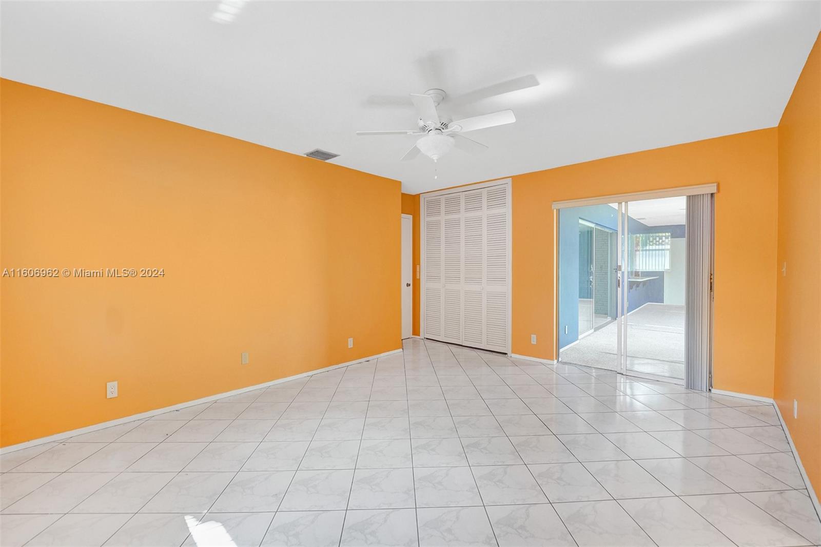 HOLLYWOOD GOLF ESTATES SE - Residential