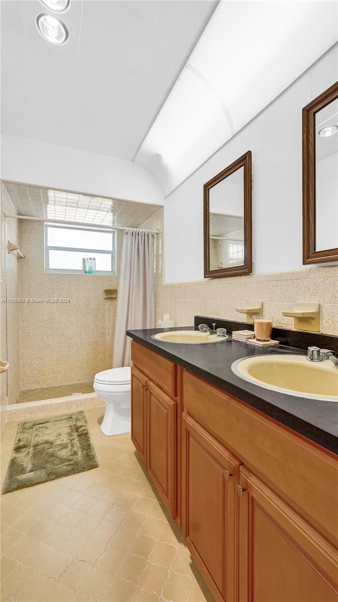 HOLLYWOOD GOLF ESTATES SE - Residential