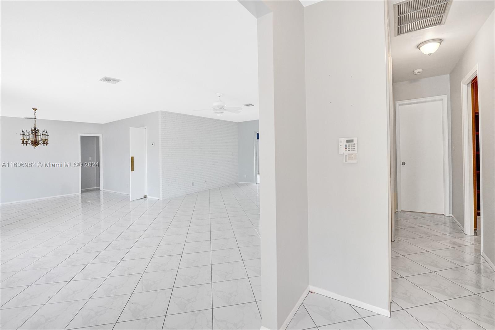 HOLLYWOOD GOLF ESTATES SE - Residential