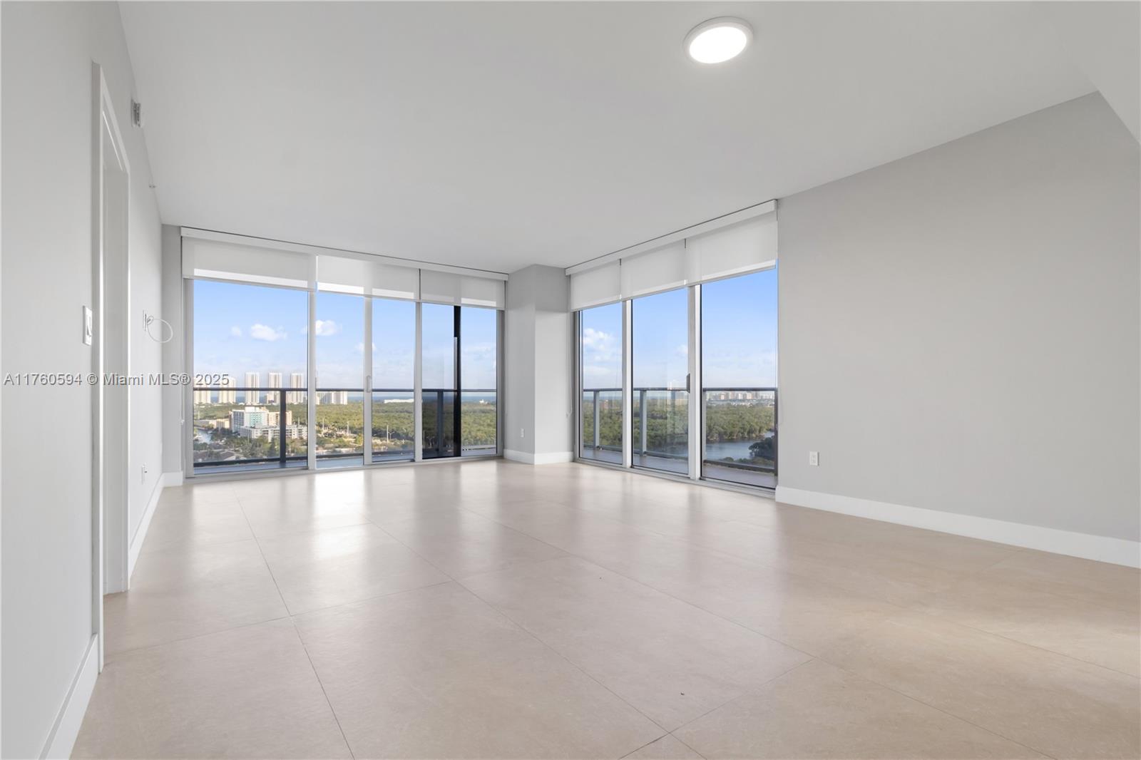 THE HARBOUR SOUTH CONDO - Residential