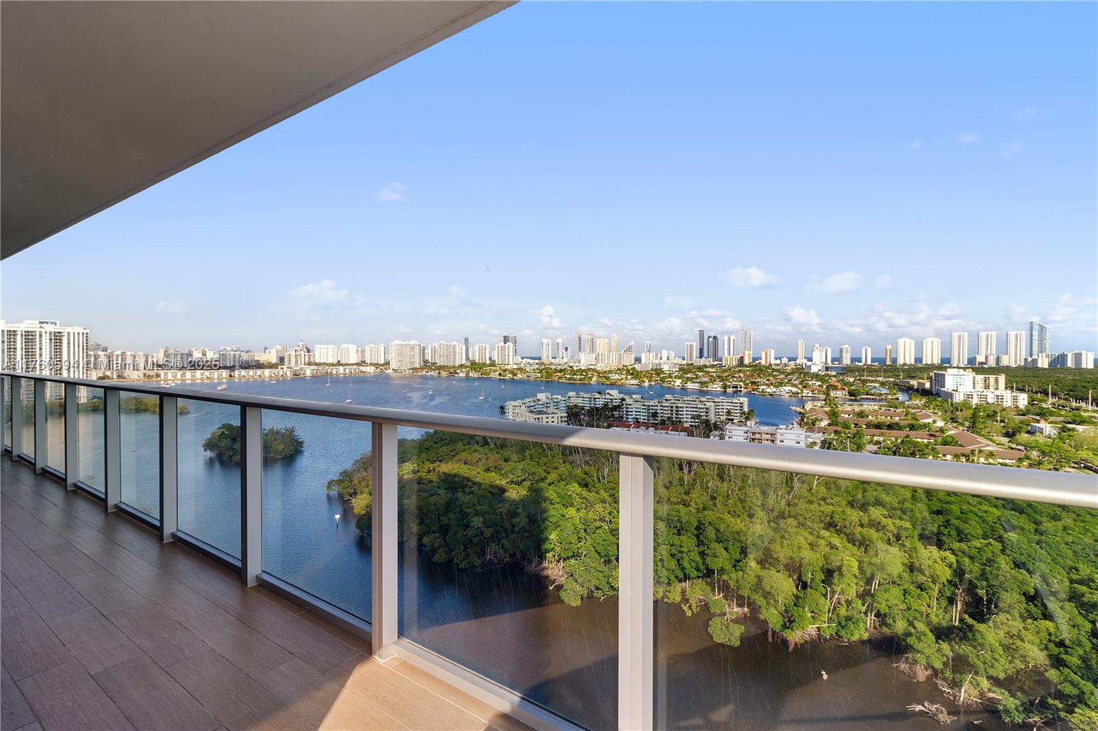 THE HARBOUR SOUTH CONDO - Residential