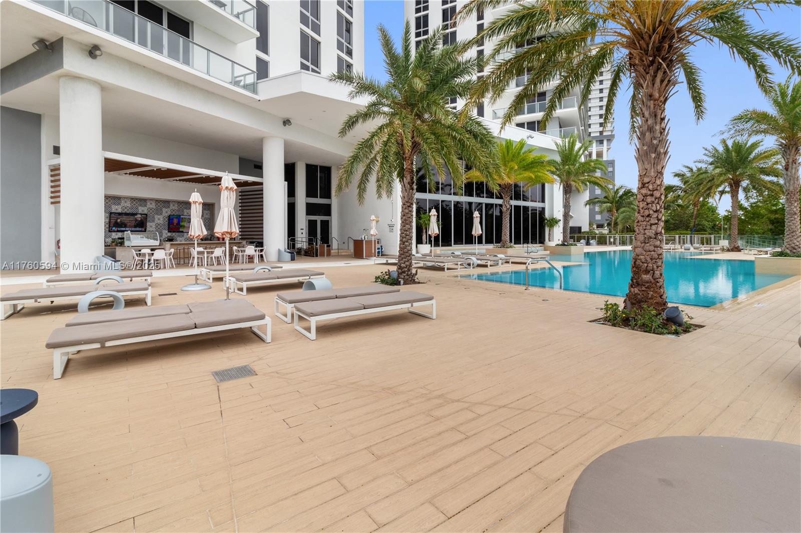 THE HARBOUR SOUTH CONDO - Residential