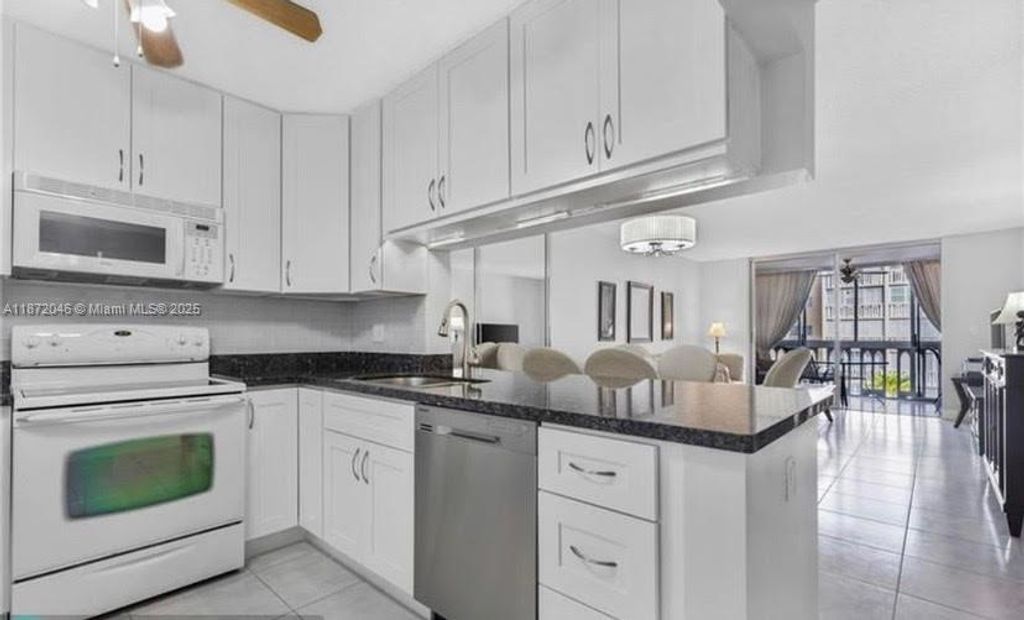 Photo of 420 NE 12th Ave #404, Hallandale Beach, FL 33009 (MLS # A11872046)